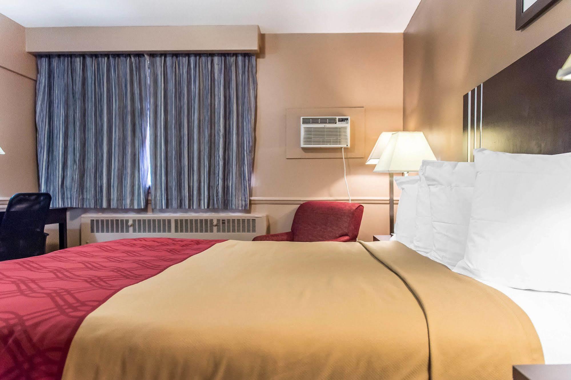 Econo Downtown Lodge *